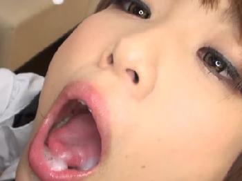 美少女メイド店員のフェラチオサービスが最高!!可愛い顔でペニ棒を嬉しそうに舐めて精子を吸う姿が艶めかしい!!