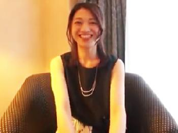 イケメンにナンパされてその気になったとても綺麗な人妻が不貞交尾に夢中W