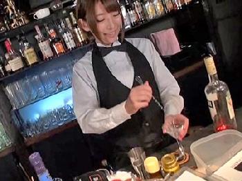 女体液分泌するのショートヘアバーテンダーのアブノーマルSEX