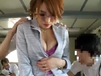 弱味を握られた高潔PTA会長がショタ棒のオメコに挿入したまま射精に堕ちる