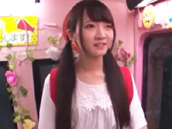 キュートな女子大学生に顔面騎乗位状態でインタビュー!!ゴムなし肉棒ぶち込みパイパン膣孔に避妊具未装着で膣内射精