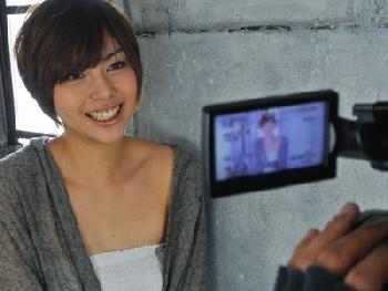 9頭身の最強ボディが初体験の痴女プレイに困惑しながら奮闘性交