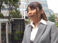 クラブでトランス状態のパリピギャルが複数ペニスから大量にぶっかけられる