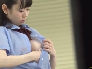 無防備に汗を拭いてた女子校生を発見して襲ったクラスメイト