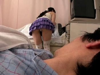 隣の見舞いにきた美女がパンチラする→禁欲生活がついに爆発して半ば婦女暴行