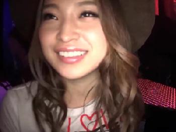 ショットBARで働くわがままボディな爆乳ギャル店員と直ちに性行為!!