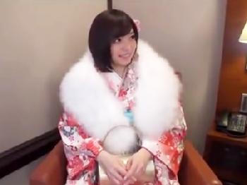 成人式帰りの素人娘をナンパ成功→即ペニスぶち込みハメ撮り!!