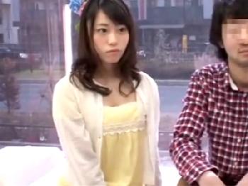 少し気持ち悪い男友達とコンドーム非装着の膣内射精交尾に至る隠れビッチ系素人女子大生