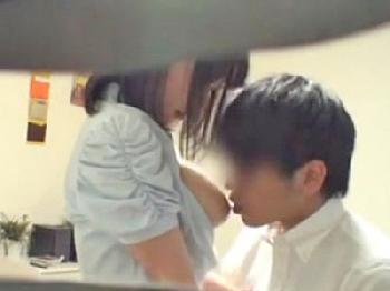 親がとらえた衝撃映像!!息子を魅惑的に誘う痴女家庭教師の実態!!