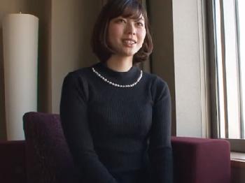 刺激を求めて自ら浮気セックス志願する猥褻不貞人妻