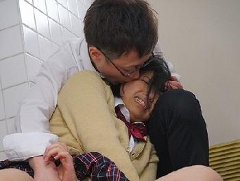 寝取られ体質持ってる美少女女子校生が…至る所で男に食われてW