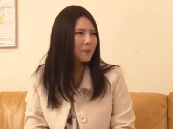 ムチッとした肉感的なデカ尻を持つお姉さんがマッサージ師に騙されて強要SEX