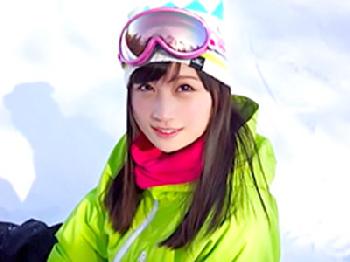 ドタキャンした女優の身代わりにデビューさせられる素人女子大生