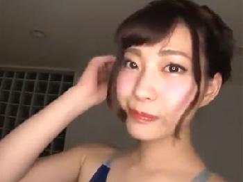 水着姿の色情狂美女に尻コキで責められて精液が勢いよく噴射