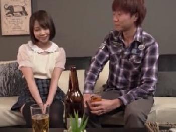 妻が実家に帰っている間に童顔な幼なじみと中出し性生活