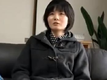 少し芋っぽい素朴素人と自宅で楽しく膣射中出し交尾