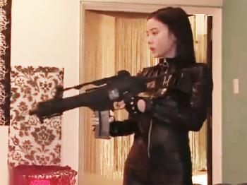 はち切れそうな乳房のキャットスーツ捜査官がミッション失敗性暴行の餌食に