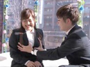 女性会社員と同僚がマジックミラー号でムラっと興奮し禁断ハメ