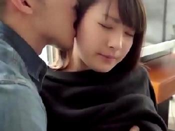 耳を責められただけでこの表情なガッキー似の美少女→バックからの激しいピストンで悶絶