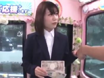 新入社員の女性会社員の新生活を応援→お金を渡して直ちに性行為