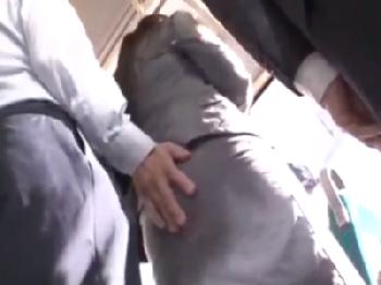 痴漢撃退したと思った瞬間…周りの男全てに非道輪姦された黒ギャル女子校生