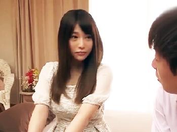 大人しそうな顔でわがまま乳房なエロ娘が緊張しつつも初撮り性交