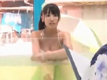 初対面の男と混浴した結果ムラっと興奮してゴムなし挿入してしまいオメコ内で直接発射されたビキニ美女