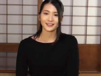 色気が溢れ出してる淑女が満たされない性的欲求を解消するため夫に黙ってAV出演W