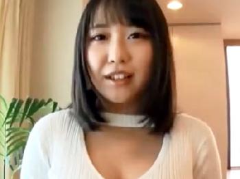 カフェ店員の22歳巨乳素人が自らの希望でAV出演!!
