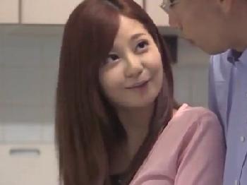 否応なしに自宅に押し入ってきた冷酷非道な男に性的暴行膣内射精される綺麗な人妻