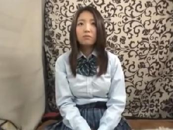 制服姿の巨乳女子校生が悩める童貞男子のお悩みを聞いて止むを得ず筆おろし性交