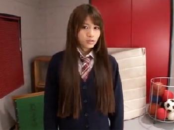 嫌がらずにペニスを一心不乱に尺八ご奉仕してくれる制服姿の美少女女子校生