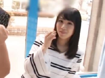 ベビーカーを押すママさんが他人棒を前に牝犬へと変貌して夫の傍で中出し受け入れW