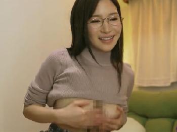 眼鏡の似合う巨乳人妻にペニス支援されて熟精液が勢いよく噴射