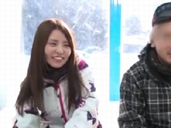 スノボ旅行に来たカップルをマジックミラー号マッサ→中出し寝取りで托卵成功W