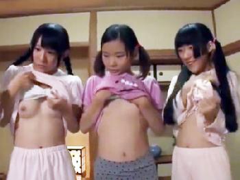 変態の中年男が無知な〇学生を並べて逆ハーレムハメ撮り乱交