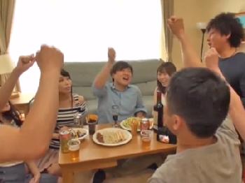 王様ゲームの過激な命令にノリノリの女子大生たち