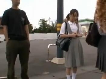 大人しそうな女子校生が標的!!レイパーに狙われた女子校生が男子便所に連れ込まれて理不尽交尾!!