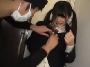 帰宅中の女子校生を自宅までつけて性的暴行膣内射精!!