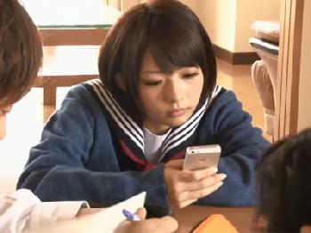 美少女の妹にムラっときて炬燵に隠れて肉親姦中出し