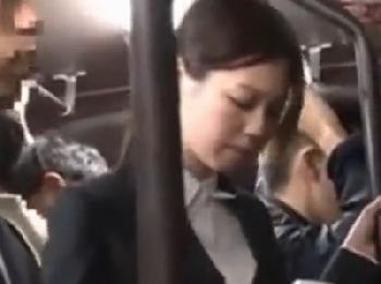 狙われた美女会社員!!バス内痴漢から煽りたてられて連続性交