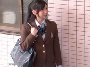 豊乳母のハメ撮り動画にムラっときた隣家の女子校生と親子丼3P