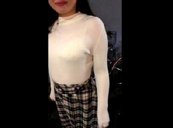 美少女との個人撮影流出!!精子の苦さを感じながらもお風呂でじゅぽ尺八ご奉仕してくれる彼女