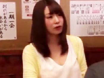 居酒屋でナンパしたボイン痴女と店内の便所で間髪入れず挿入