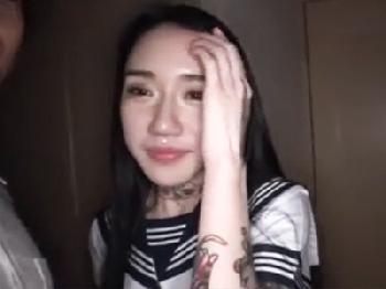 見た目とは裏腹なムッツリどMの全身刺青ギャルがハメ撮りで赤面イキW