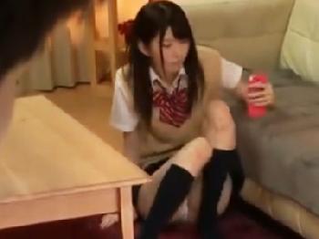 普段から姉のパンチラが気になってしょうがない思春期の弟が耐えきれず否応なしに挿入する