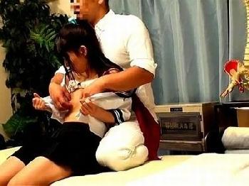 ハゲ親父の整体師にやられ放題!!まだ汚れてない女子校生たちが全身解されてW