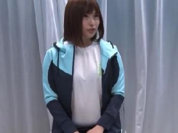 マッサージのはずが予想外の中出し展開にガチ焦りする素人娘