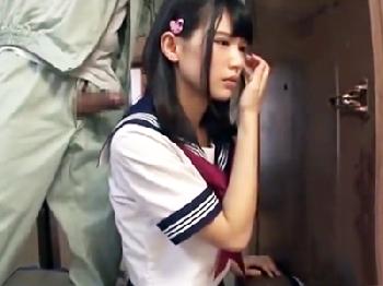 大工の中年男に性的凌辱される美少女女子校生→極太ペニス挿入されオメコへ直接射精