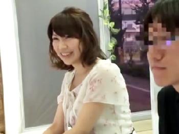 こんな細くて白い手でシコシコされたら射精辛抱出来ない